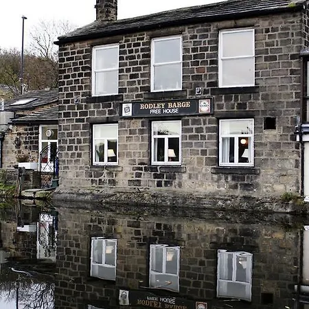 Courtyard Mews, 3 Rodley Hall, Leeds * Leeds (West Yorkshire)